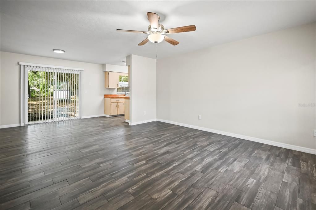 Active With Contract: $239,900 (3 beds, 2 baths, 1000 Square Feet)