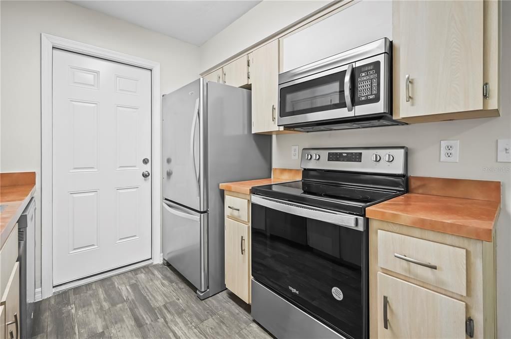 Active With Contract: $239,900 (3 beds, 2 baths, 1000 Square Feet)