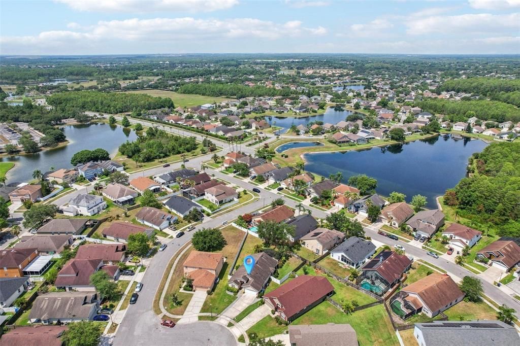 You are also ONLY MINUTES AWAY from all of the SHOPPING AND RESTAURANTS you can dream of in the WATERFORD LAKES TOWN CENTER and a short drive to the UNIVERSITY OF CENTRAL FLORIDA!
