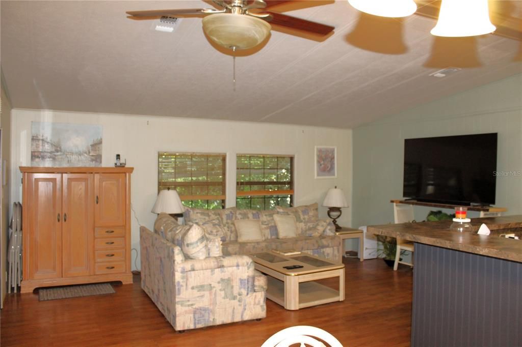 For Sale: $205,000 (2 beds, 2 baths, 1312 Square Feet)