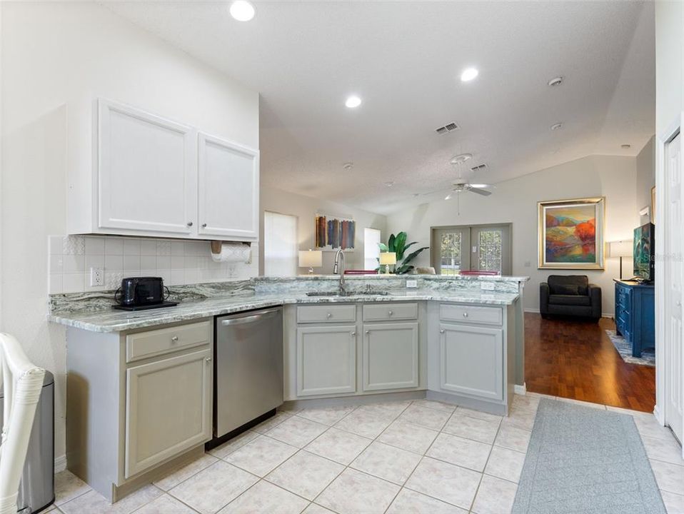 For Sale: $299,500 (2 beds, 2 baths, 1260 Square Feet)