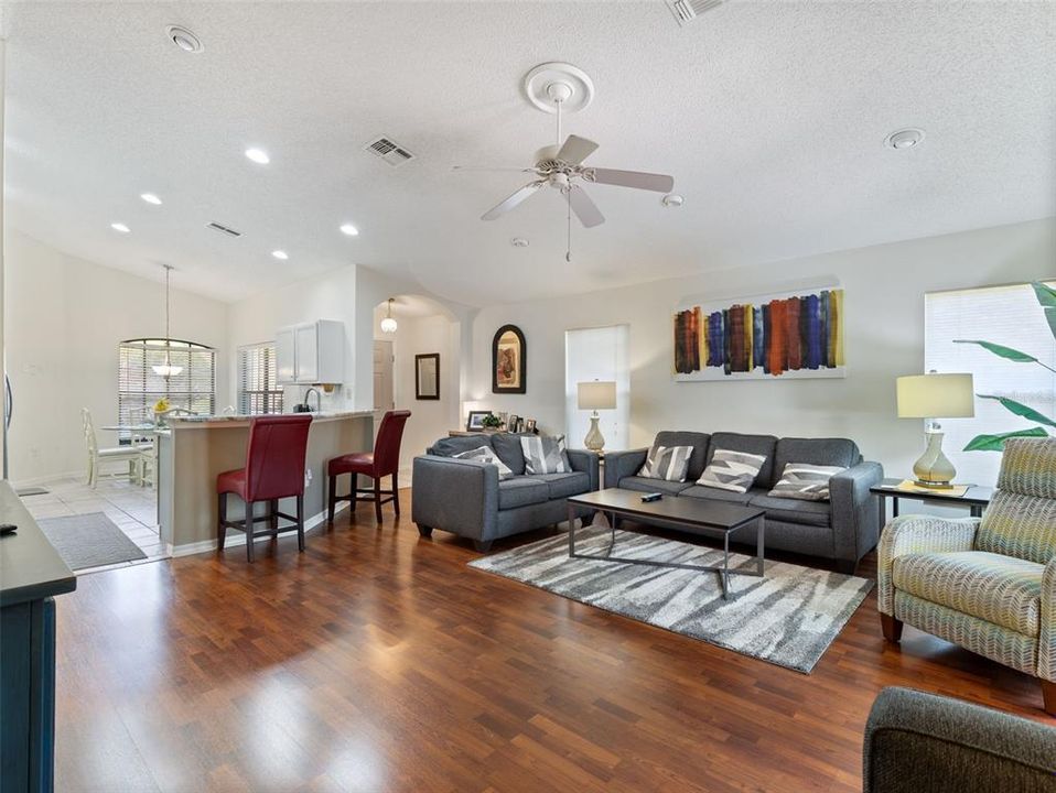 For Sale: $299,500 (2 beds, 2 baths, 1260 Square Feet)