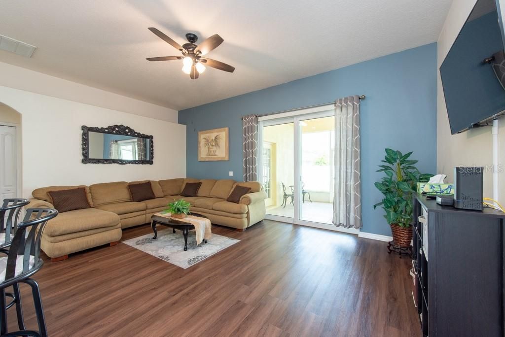 Active With Contract: $445,000 (4 beds, 2 baths, 2079 Square Feet)