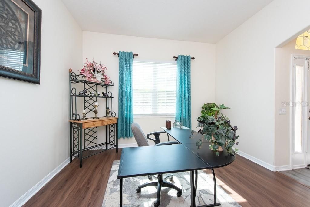 Active With Contract: $445,000 (4 beds, 2 baths, 2079 Square Feet)