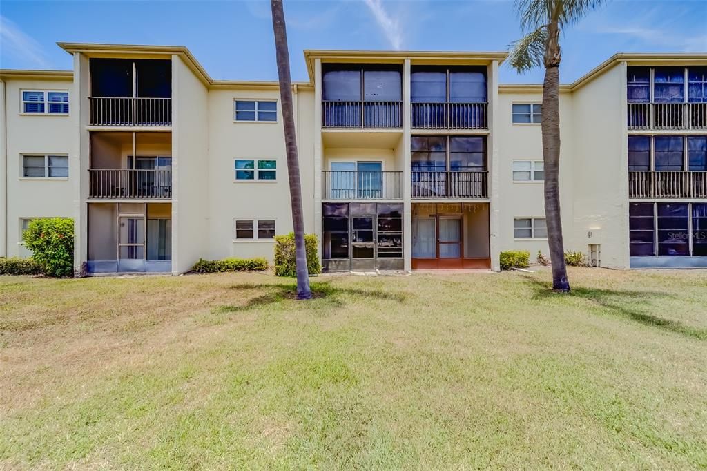 Recently Sold: $145,000 (2 beds, 1 baths, 990 Square Feet)