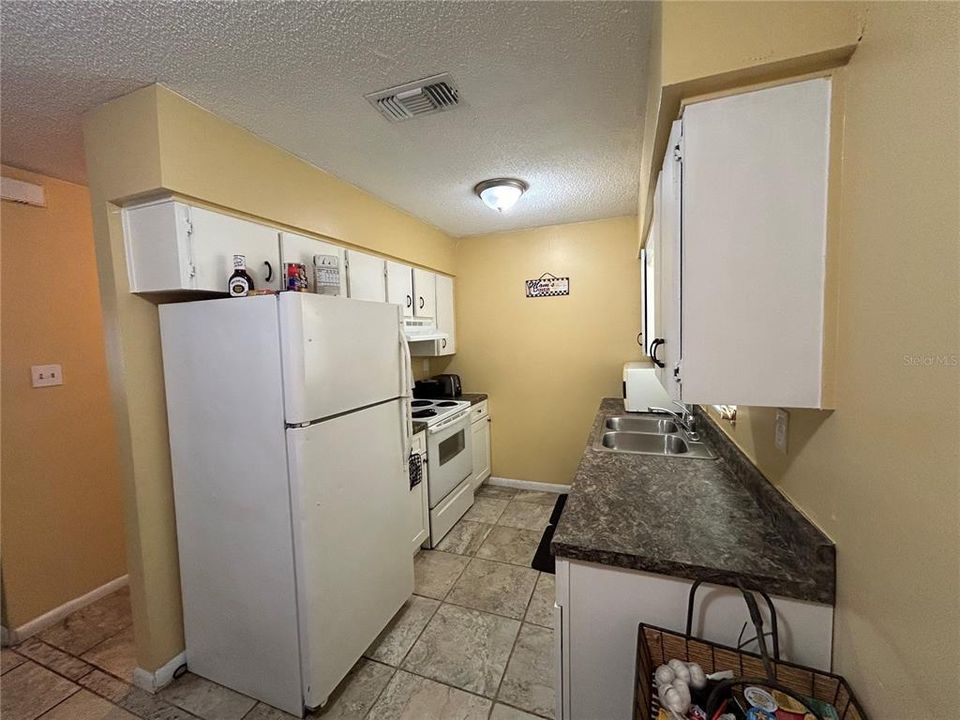 For Sale: $250,000 (2 beds, 1 baths, 2064 Square Feet)