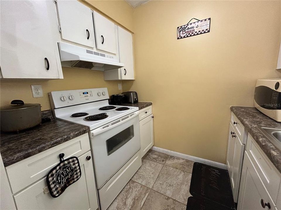 For Sale: $225,000 (2 beds, 1 baths, 2064 Square Feet)