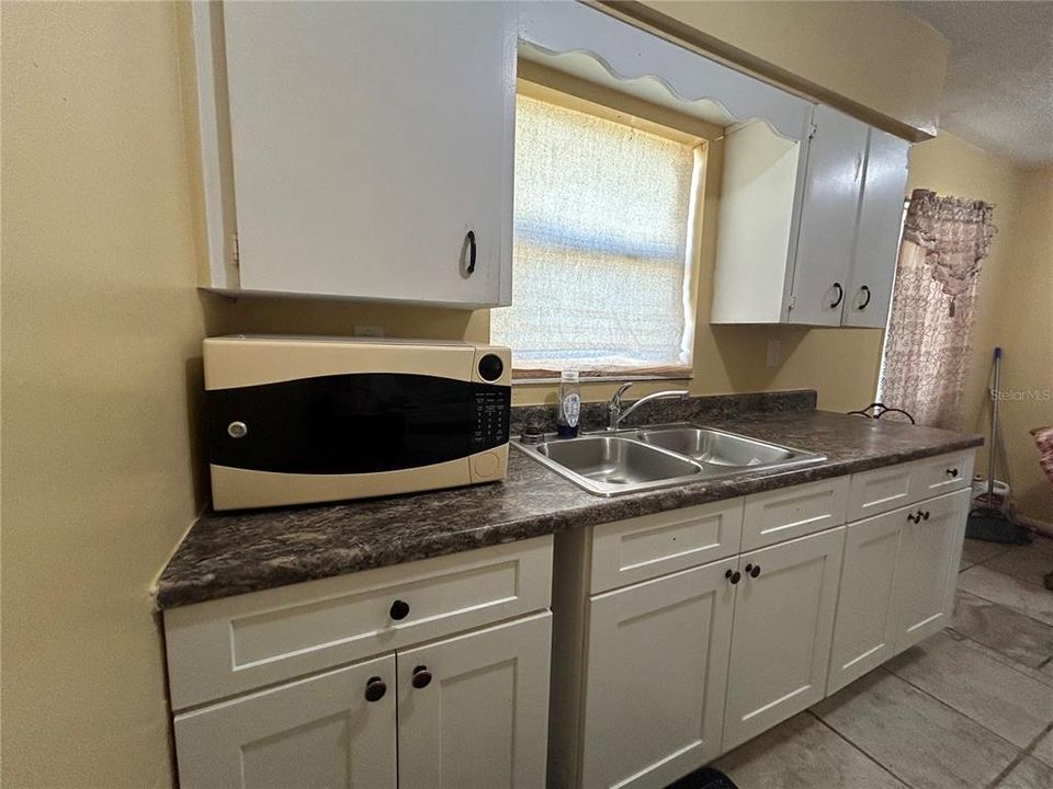 For Sale: $250,000 (2 beds, 1 baths, 2064 Square Feet)