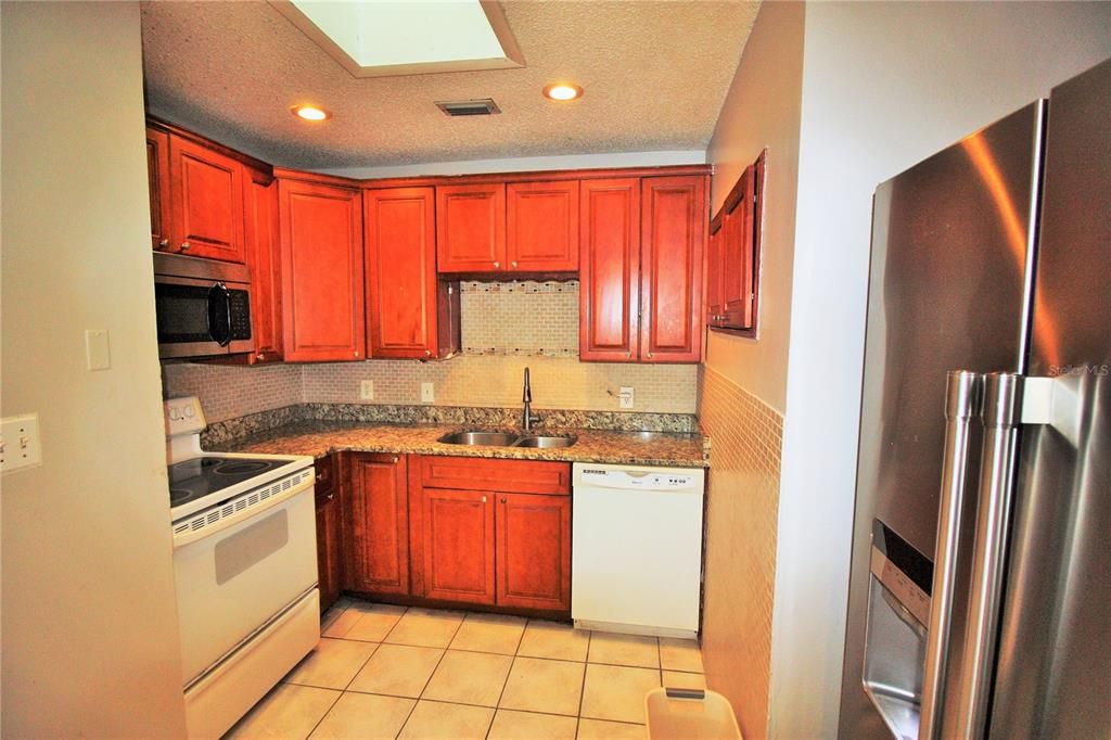 For Rent: $2,295 (3 beds, 2 baths, 1298 Square Feet)