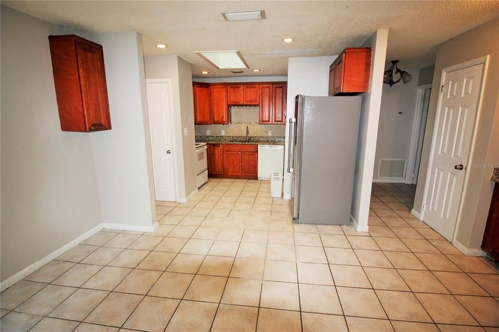 For Rent: $2,295 (3 beds, 2 baths, 1298 Square Feet)