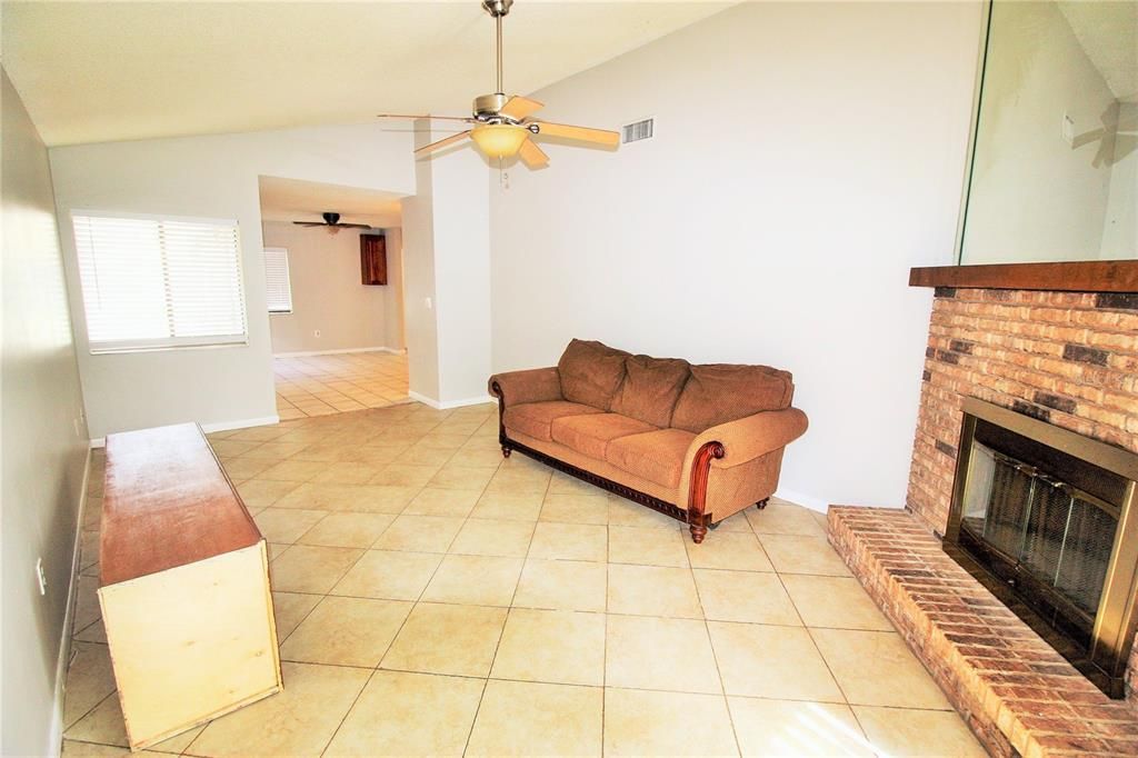 For Rent: $2,295 (3 beds, 2 baths, 1298 Square Feet)