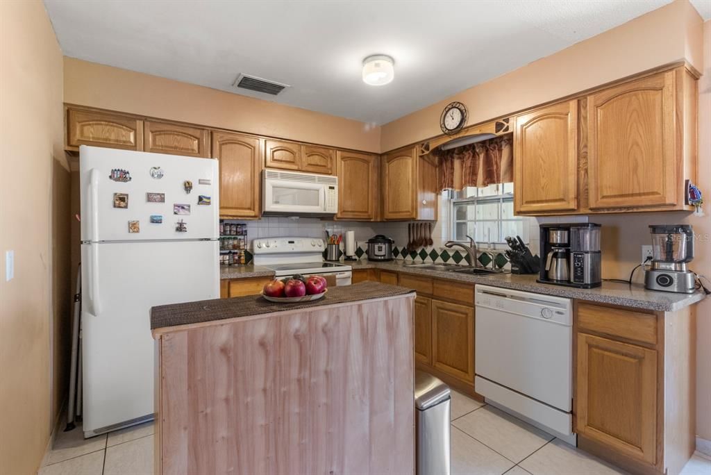 KITCHEN, ALL APPLIANCES INCLUDED