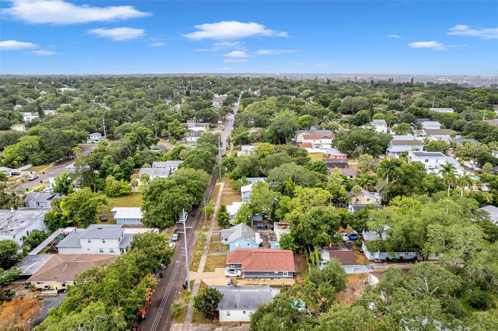 Active With Contract: $295,000 (2 beds, 1 baths, 982 Square Feet)