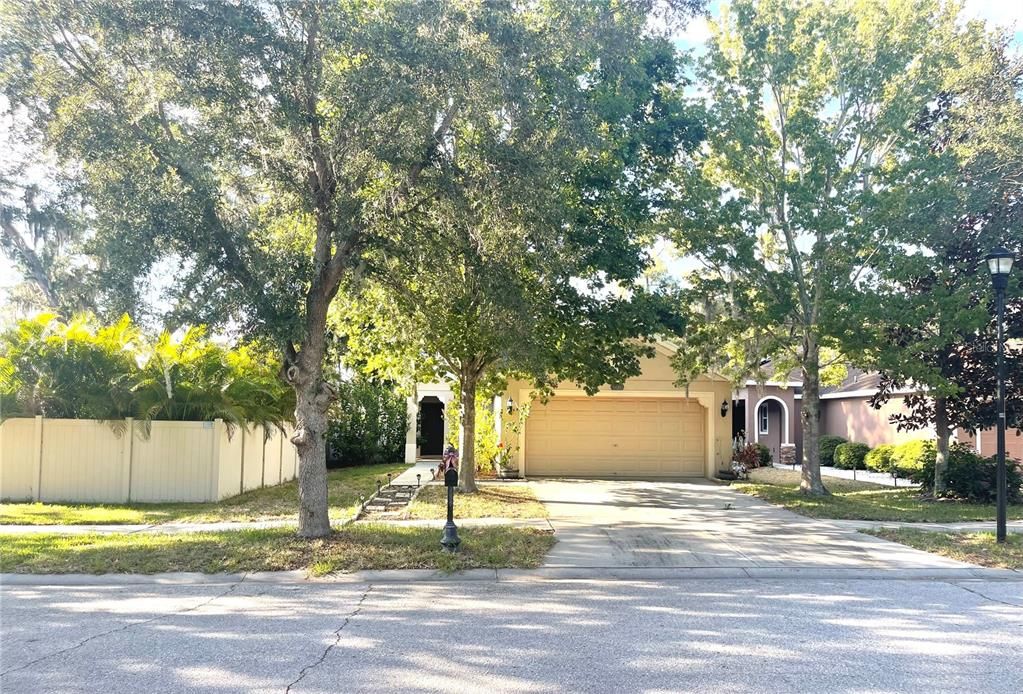 Active With Contract: $320,000 (3 beds, 2 baths, 1476 Square Feet)