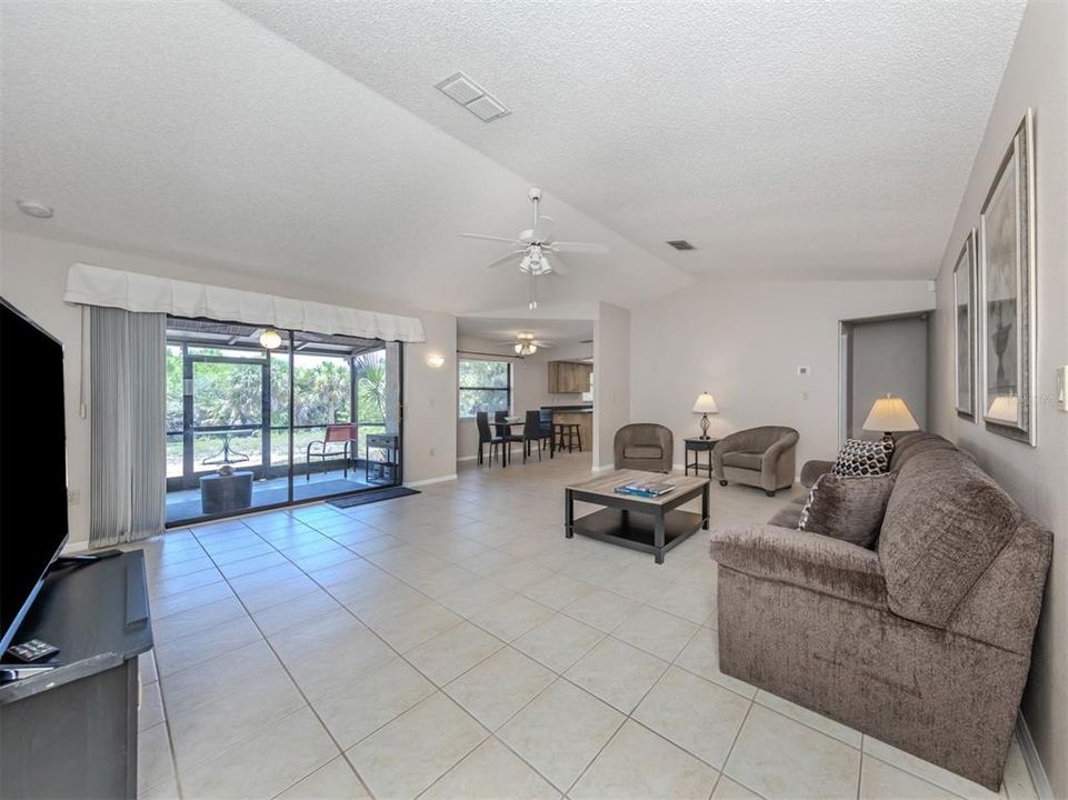 For Sale: $299,900 (3 beds, 2 baths, 1495 Square Feet)