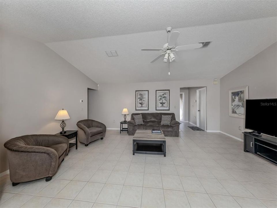 For Sale: $299,900 (3 beds, 2 baths, 1495 Square Feet)