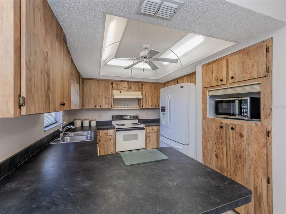 For Sale: $299,900 (3 beds, 2 baths, 1495 Square Feet)