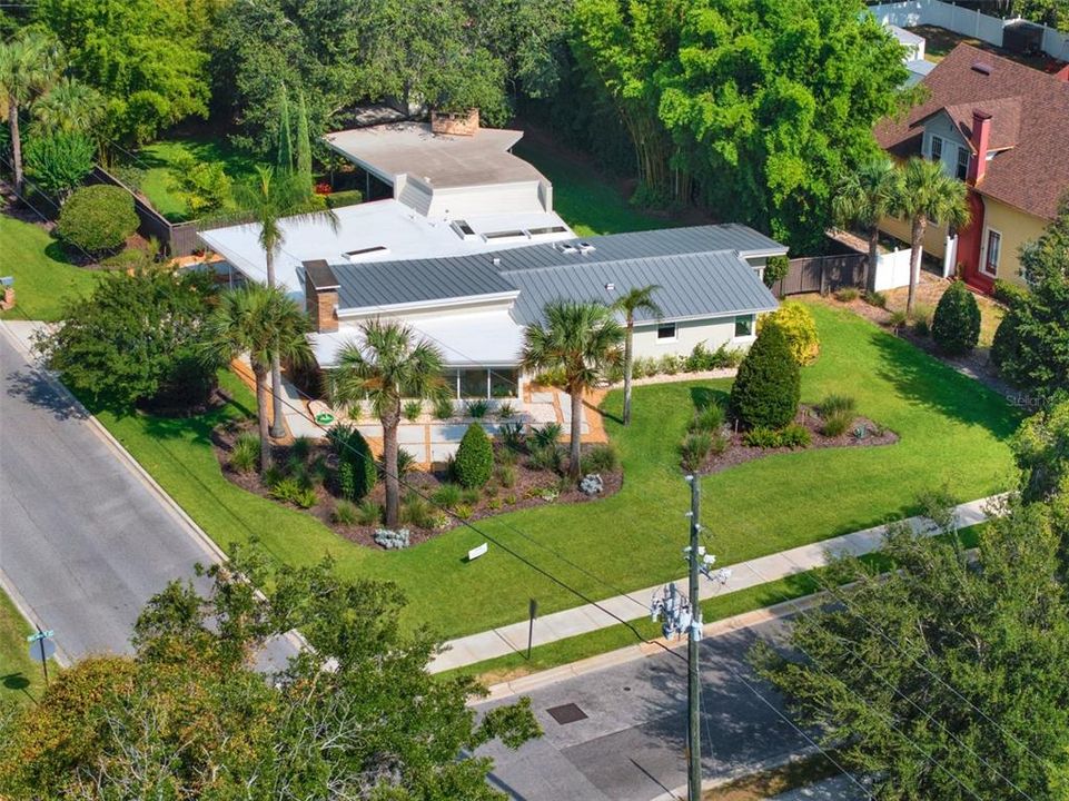 Recently Sold: $1,332,500 (3 beds, 3 baths, 2400 Square Feet)