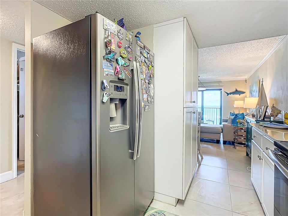 For Sale: $349,000 (2 beds, 2 baths, 873 Square Feet)