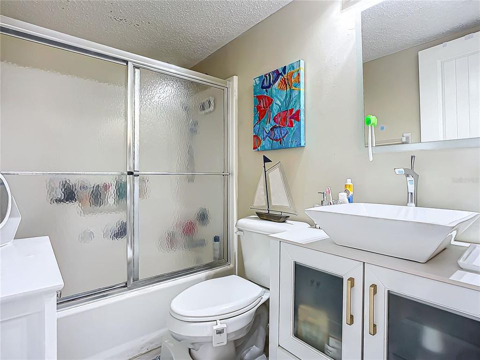 For Sale: $349,000 (2 beds, 2 baths, 873 Square Feet)