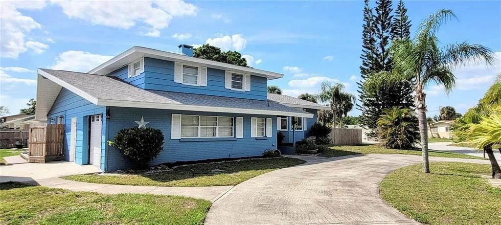 For Rent: $3,950 (4 beds, 3 baths, 2662 Square Feet)