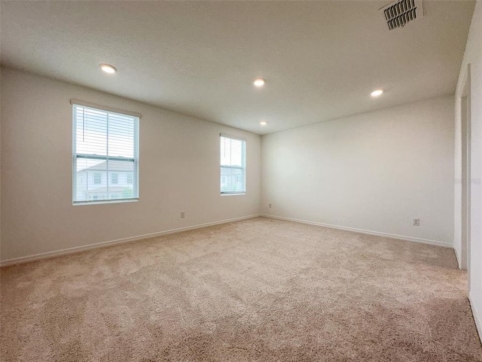 For Rent: $3,199 (3 beds, 2 baths, 2134 Square Feet)