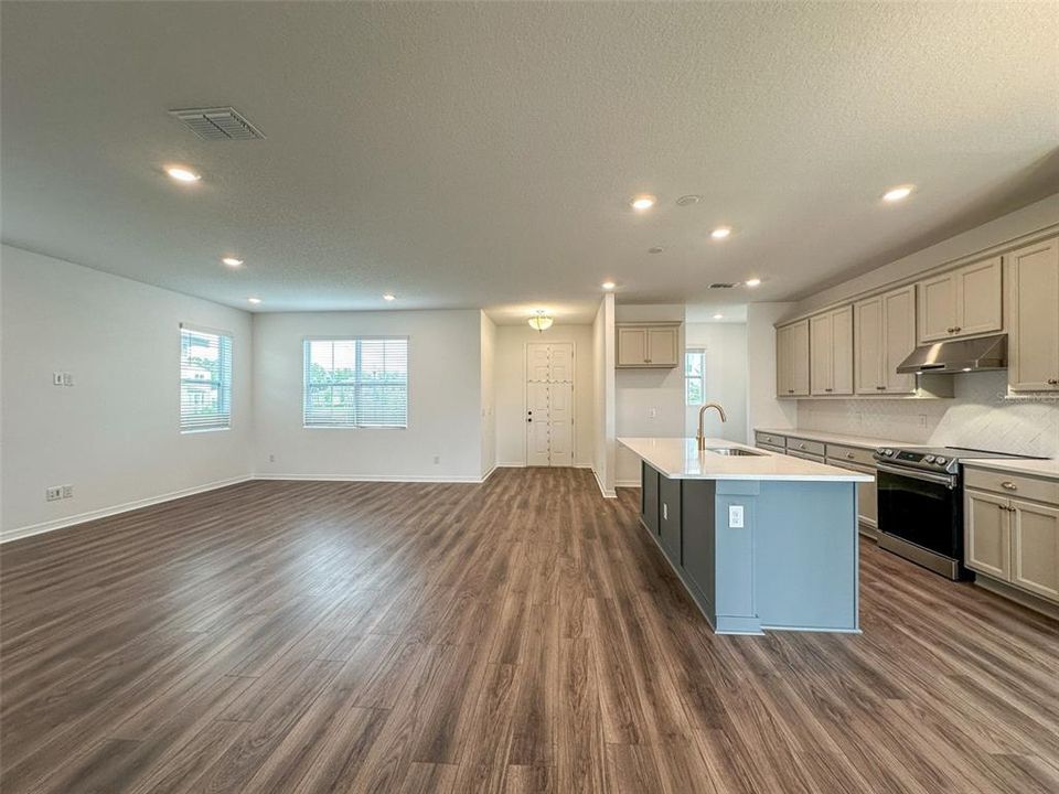 For Rent: $3,199 (3 beds, 2 baths, 2134 Square Feet)