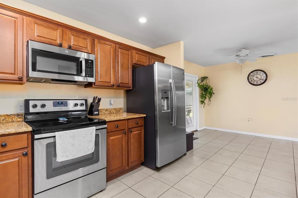 For Sale: $300,000 (3 beds, 2 baths, 1382 Square Feet)