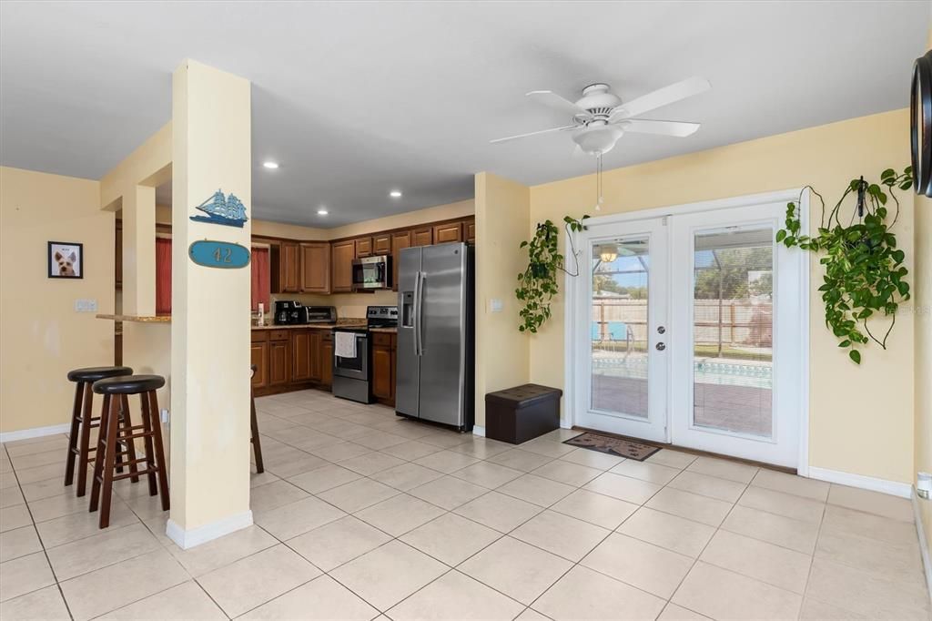 For Sale: $300,000 (3 beds, 2 baths, 1382 Square Feet)