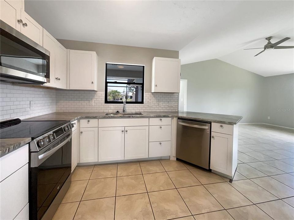 For Sale: $368,000 (2 beds, 2 baths, 1500 Square Feet)