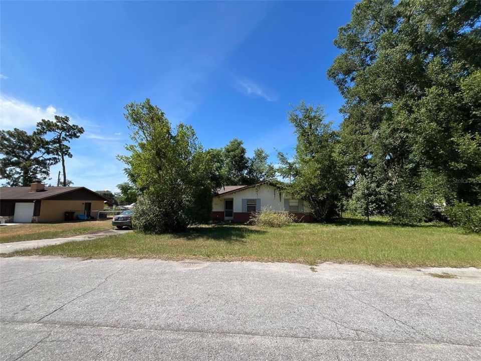 Active With Contract: $150,000 (3 beds, 2 baths, 1392 Square Feet)