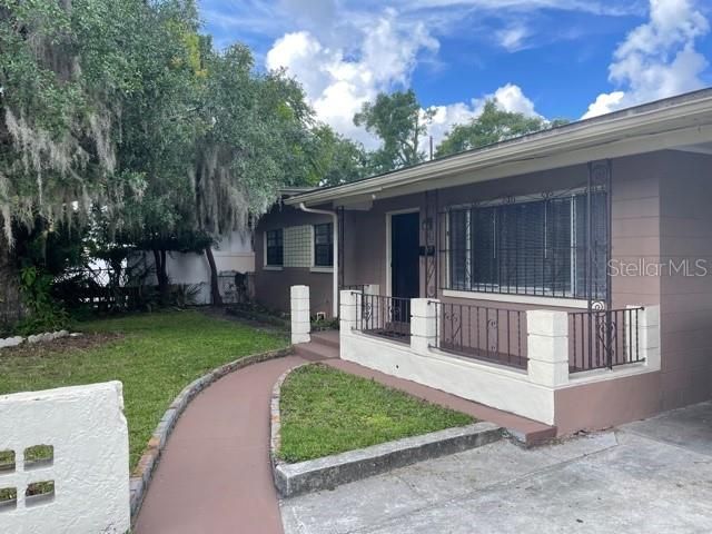 For Rent: $2,200 (4 beds, 2 baths, 1678 Square Feet)