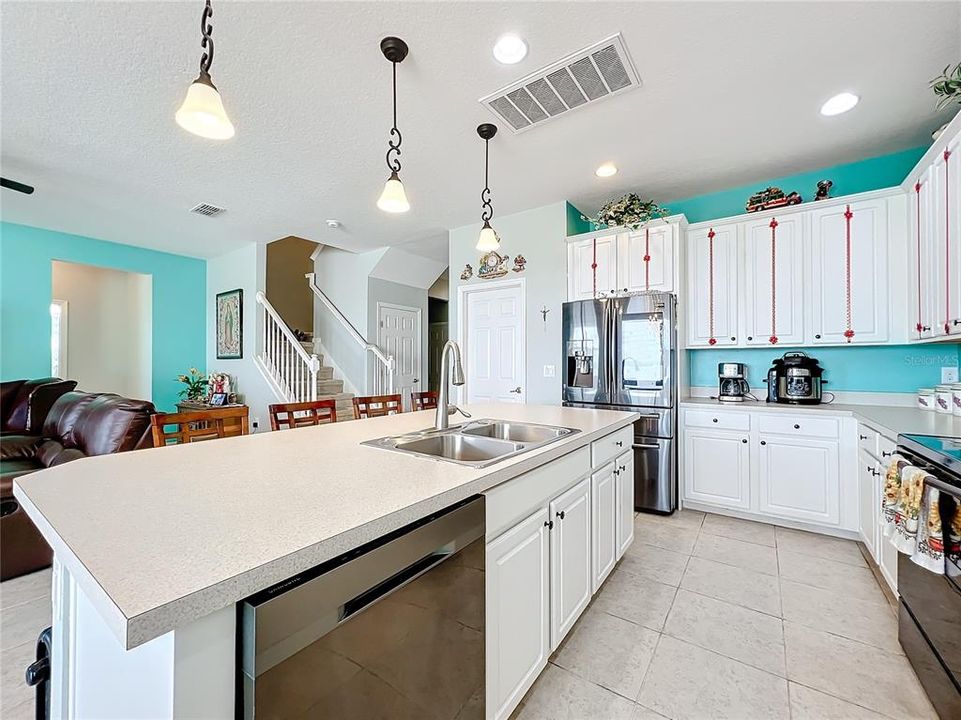 For Sale: $524,500 (5 beds, 3 baths, 3282 Square Feet)