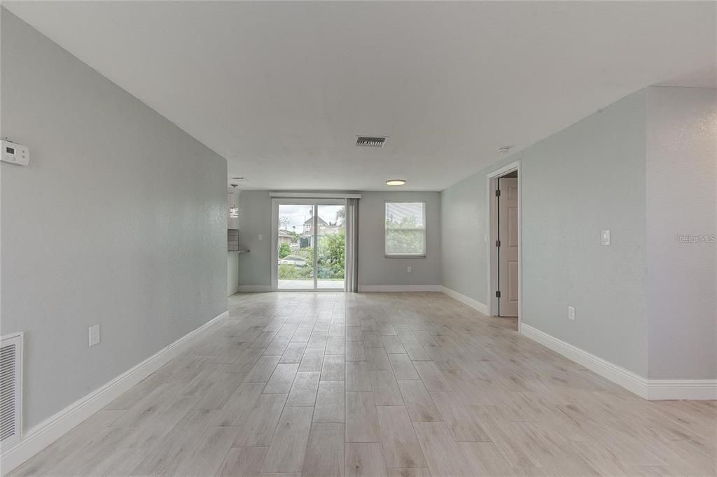 For Sale: $404,900 (3 beds, 2 baths, 1055 Square Feet)