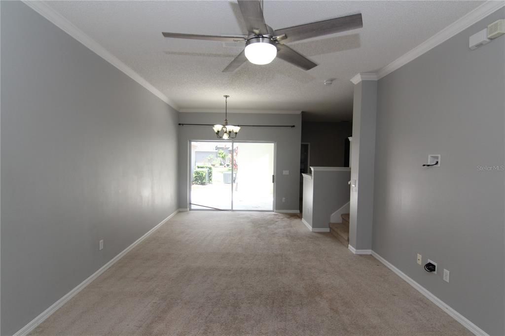 Active With Contract: $2,400 (3 beds, 2 baths, 1471 Square Feet)