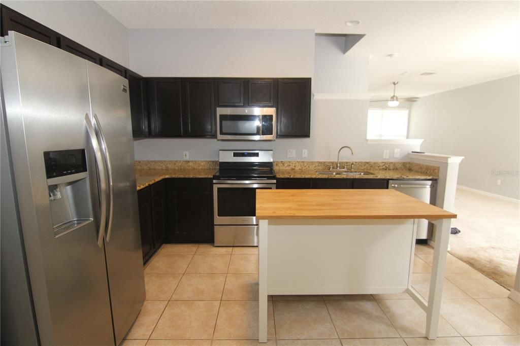 Active With Contract: $2,400 (3 beds, 2 baths, 1471 Square Feet)