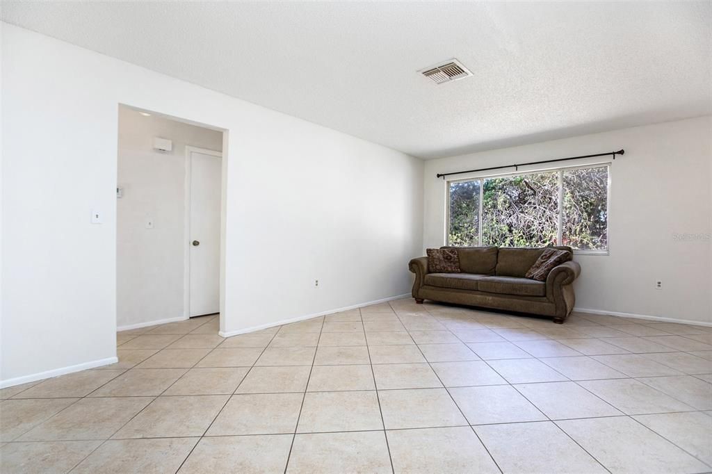 For Sale: $280,000 (2 beds, 2 baths, 1147 Square Feet)