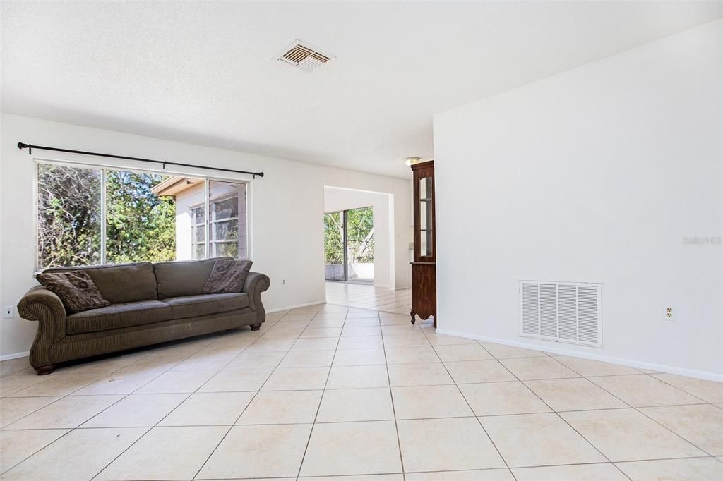 For Sale: $280,000 (2 beds, 2 baths, 1147 Square Feet)