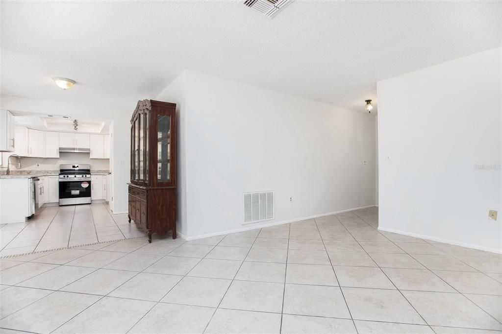 For Sale: $280,000 (2 beds, 2 baths, 1147 Square Feet)