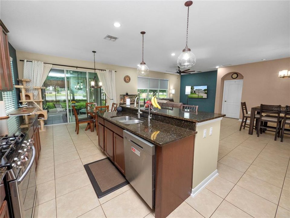 For Sale: $475,000 (4 beds, 3 baths, 2963 Square Feet)