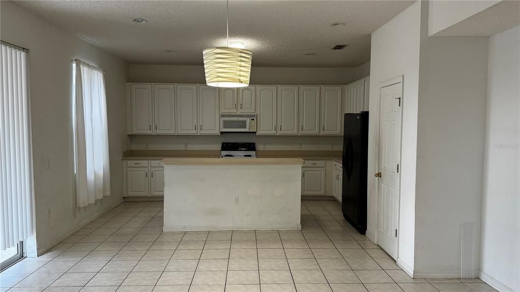 For Rent: $2,800 (4 beds, 2 baths, 3087 Square Feet)