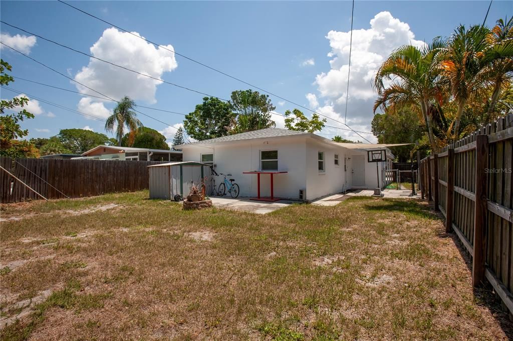 For Sale: $320,000 (3 beds, 1 baths, 864 Square Feet)