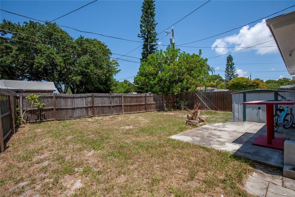 For Sale: $320,000 (3 beds, 1 baths, 864 Square Feet)