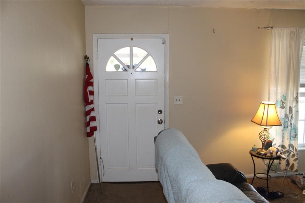 For Sale: $200,000 (2 beds, 2 baths, 925 Square Feet)