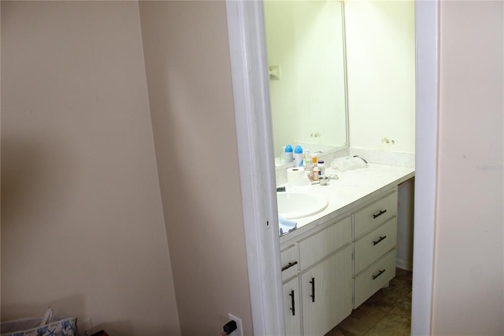 Ensuite bathroom room for double vanity