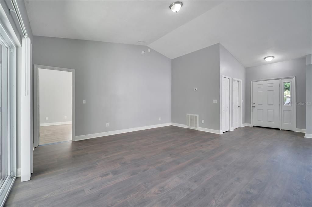 Active With Contract: $334,900 (2 beds, 2 baths, 1163 Square Feet)