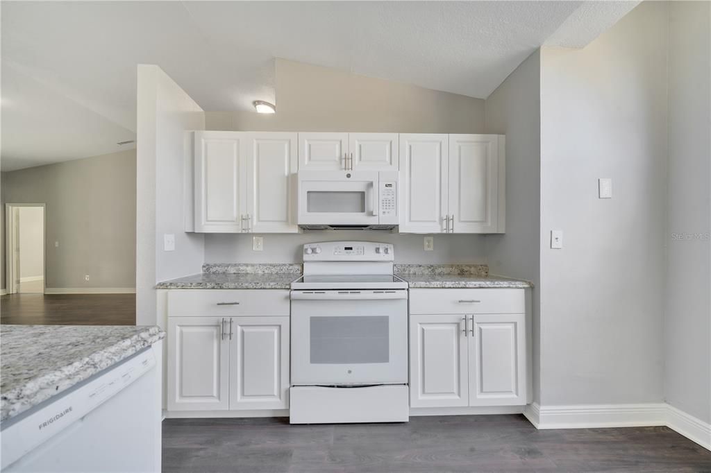 Active With Contract: $334,900 (2 beds, 2 baths, 1163 Square Feet)