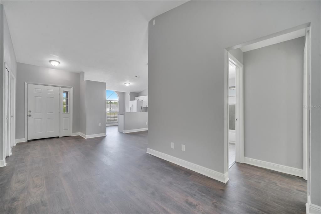 Active With Contract: $334,900 (2 beds, 2 baths, 1163 Square Feet)