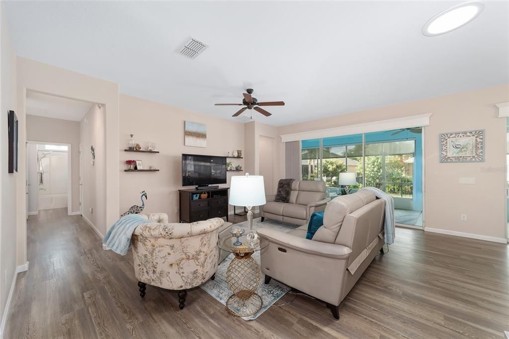 Active With Contract: $398,897 (3 beds, 2 baths, 1958 Square Feet)