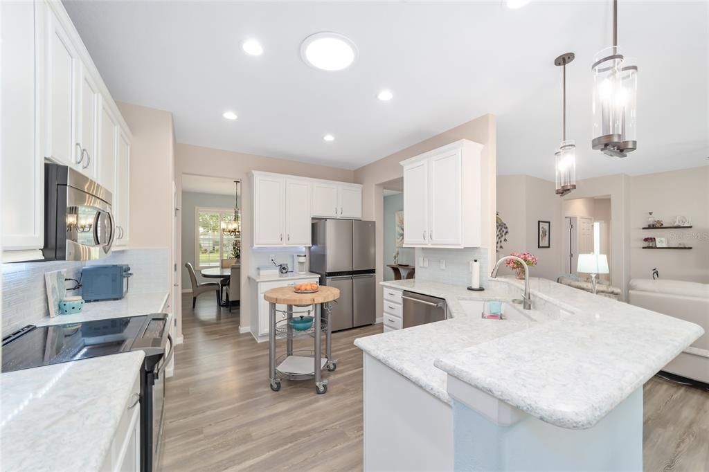 Active With Contract: $398,897 (3 beds, 2 baths, 1958 Square Feet)